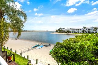 No 13 Noosa Riverfront Apartment - 1