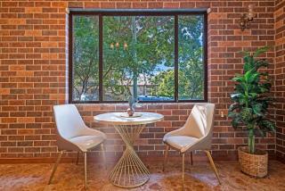 Spacious 4BR Beach Retreat in Bondi - 5