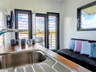 Trinity Islands Holiday Park - Cabin Accommodation - Burrum Heads - 4