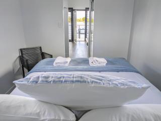 Trinity Islands Holiday Park - Cabin Accommodation - Burrum Heads - 3