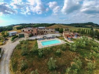 Farmhouse in Tuscany with Pool & Scenic Views - Asciano - 4