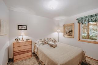 Baker Rim Cabin 32 - Cute, Private, 2-story Family Cabin - Deming - 3