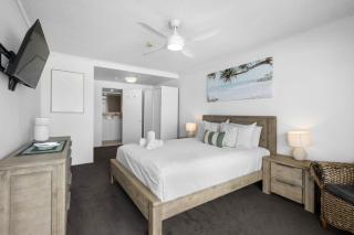 Absolute Beachfront Apartment in Paradise - Gold Coast - 3