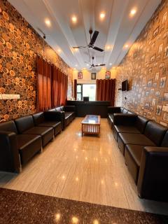 Hotel The SSB - Property of the Year ! Luxury Balcony Rooms ! Mountain View ! Rooftop Cafe ! Big Parking ! - Mussoorie - 1