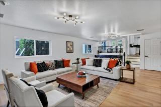 NEW! Luxe Vacation Retreat - heated pool, putting green - Peoria - 8