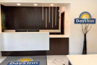 Days Inn by Wyndham Arlington - 6