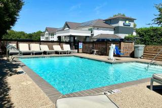 Days Inn by Wyndham Arlington - 9