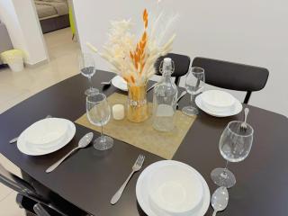 NEW 3R2B FamilyHome Puchong 8 pax - Puchong - 3