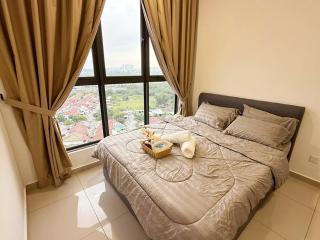 NEW 3R2B FamilyHome Puchong 8 pax - Puchong - 2