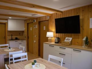House near lake surrounded by beautiful nature - Orahovica - 3