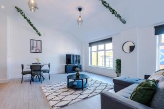 Cohost Partners Central Apartment in Warrington - 6