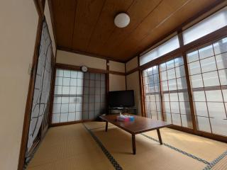 【小山駅徒歩7分】みんなで宅飲み!貸切一軒家ニシグチノイエ wifi有、銭湯近く - Oyama - 0