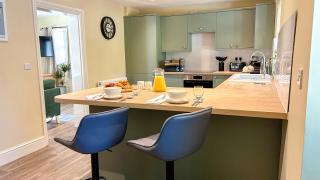 Bettws Hall Accommodation - Newtown - 4