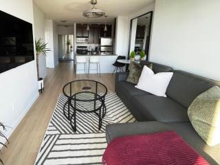Condo Downtown Vancouver - Near Rogers Arena & BC Place w Parking - 3