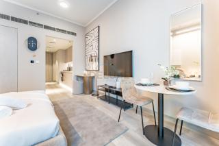Pool View Studio with Balcony Close to Mall, Concept 7 Residences, Jumeirah Village Circle by Deluxe Holiday Homes - 2
