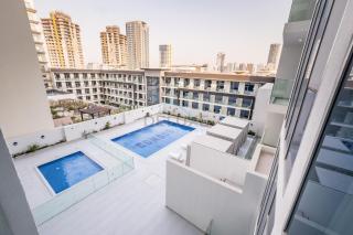 Pool View Studio with Balcony Close to Mall, Concept 7 Residences, Jumeirah Village Circle by Deluxe Holiday Homes - 7