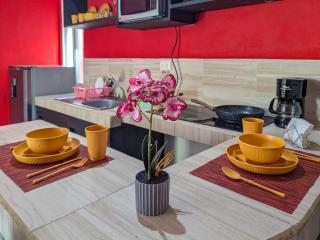 B6 Romantic Beachside Escape Bangkok Theme Memory Foam King Bed Kitchen AC - Playa del Carmen - 5