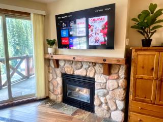 Main Village, Ski-in Ski-out, Hot Tub, Condo - Sun Peaks - 1