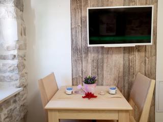 Villa Nautica Stone House - 9