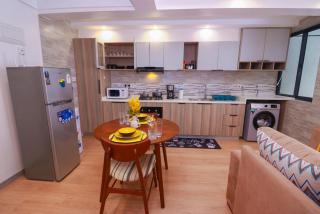 Lovely two bedroom apartment with swimming pool, fully equipped gym, private parking space, children playground and unbeatable scenic city views - Nairobi - 7