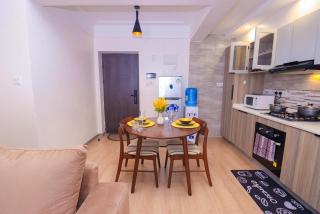 Lovely two bedroom apartment with swimming pool, fully equipped gym, private parking space, children playground and unbeatable scenic city views - Nairobi - 1