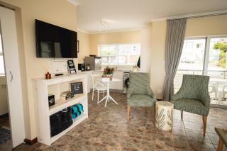 Hillside Hideaways - With Pool - Hermanus - 6