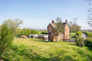Coronation Cottage - - 5