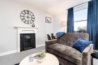 CityCentre Apt-contractors relocators-workers-short medium long stay-free parking - 8