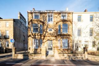 CityCentre Apt-contractors relocators-workers-short medium long stay-free parking - 6