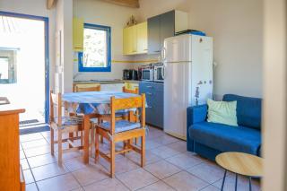 Maison mitoyenne de vacances - piscine commune et espaces verts - 4 personnes - 6