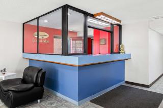 Econo Lodge - Emporia - 5