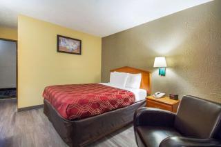 Econo Lodge Lansing - Leavenworth - 2