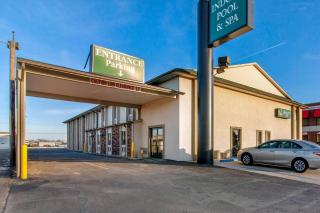 Quality Inn Hays I-70 - Hays - 9