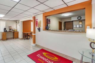 Econo Lodge Hays I-70 - Hays - 5