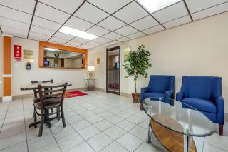 Econo Lodge Hays I-70 - Hays - 4