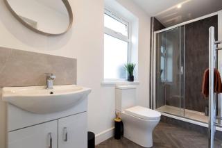 Contractor-Friendly 4-Bed 2-Bath Apartment, fast WiFi, central Redcar - Redcar - 3