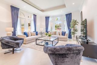 Near the Beach 4BR Villa with Assistant's Room, Minutes Away from the Mall and Monorail, Canal Cove, Palm Jumeirah by Deluxe Holiday Homes - 0