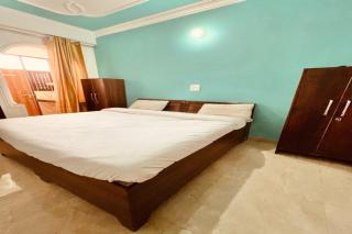 Capital O Kanha Guest House - Noida - 2