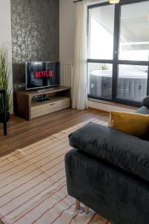 Downtown Loft Apartment with Jacuzzi&Terrace - Bucharest - 3