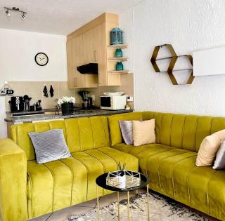 Cozy Studio in Sandton, Work, Relax & Recharge - 1