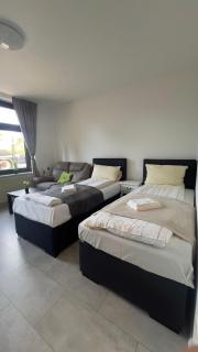 Ruhige Unterkünfte nahe Einfelder See, perfekt für Erholung und Arbeit - 0