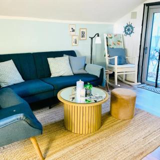 Cozy Nature Cabin with Patio, Parking and WiFi - 0