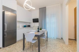 Sweet Home - Venice - 1