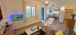 Home with garden, terrace and bike or boat storage, 30m from beach - Fig Tree House - Sutivan - 7