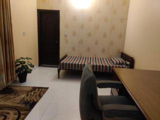 Furnished Room City Center - Karachi - 5
