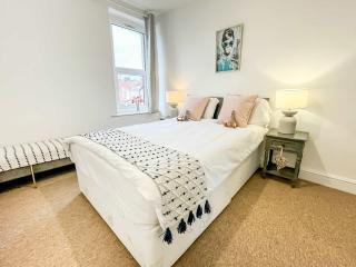 STELLA'S COTTAGE- Cute Traditional Home In South West By StayStaycations - Bristol - 8