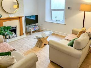STELLA'S COTTAGE- Cute Traditional Home In South West By StayStaycations - Bristol - 2