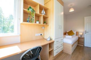 102 - Bright & Spacious Townhouse - 3