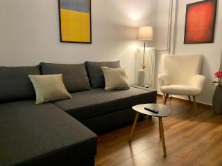 Cozy & Connected, Walk to Culture, Metro in Minutes - Athens - 0
