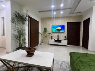 One BedRoom Luxury Apartment,Near Mall Road - Lahore - 9